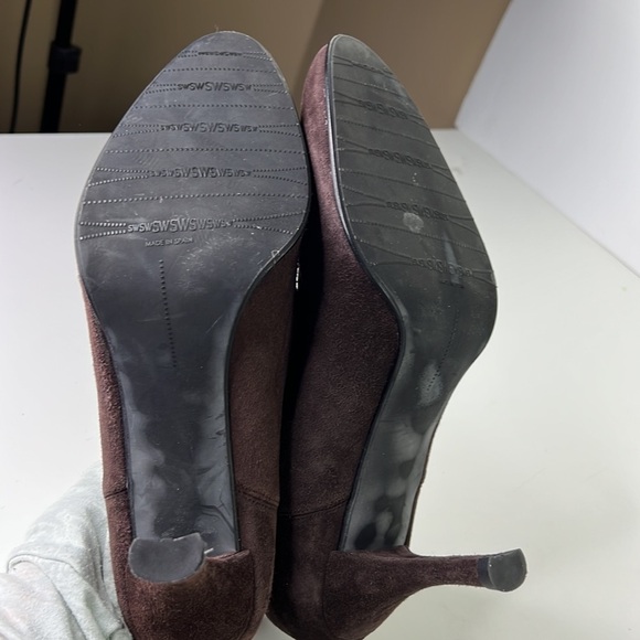 Stuart Weiztman Brown Suede Slip on Kitten heel Bootie - Picture 8 of 10